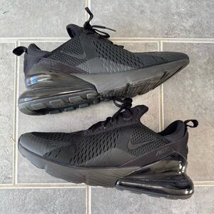Nike triple black air max 270